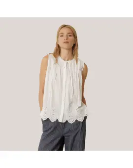 SK432 Camiseta, Top i bomuld i cream med Broderie Anglaise - INDI&COLD