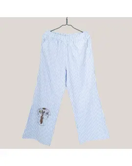 Eno Pants, bukser i lyseblå strib med broderet motiv - MW Copenhagen
